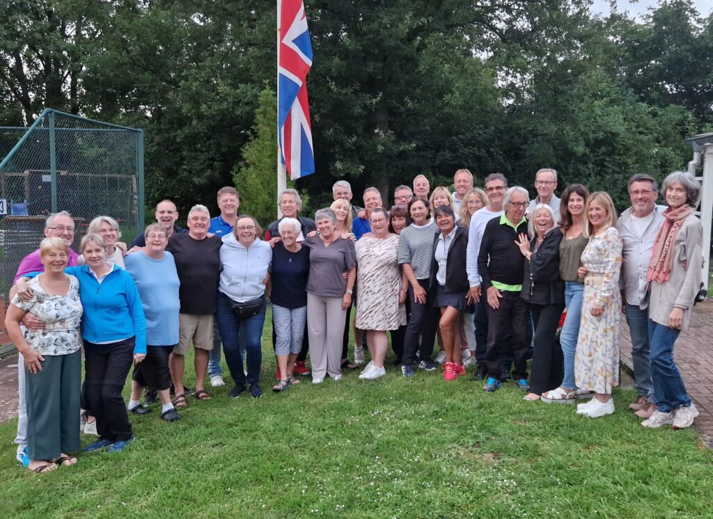Gruppenbild mit Gästen aus Lytham St. Annes und ihren Gastgebern